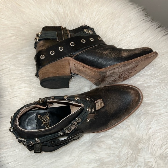 EUC Freebird Saloon Distressed Silver Buckle Black/ Brown Booties Size 8 - Picture 1 of 14
